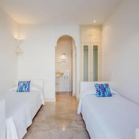 Sleeps 6 With Pool And Wifi Villa *
