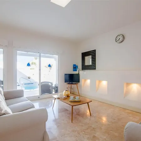 Villa Sleeps 6 With Pool And Wifi